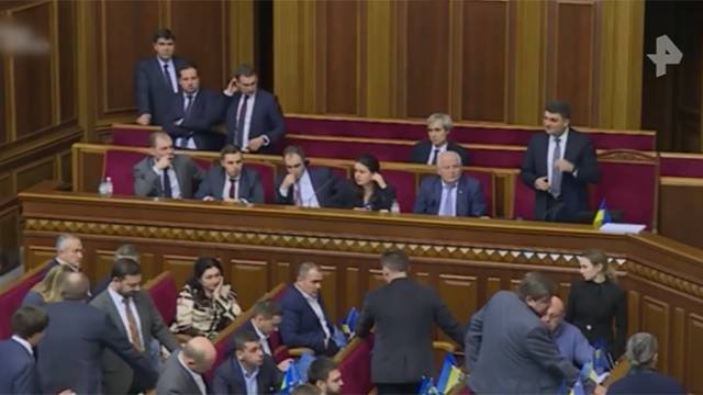 Петр Порошенко - Верховная рада не приняла ни одного законопроекта Зеленского - ren.tv - Украина