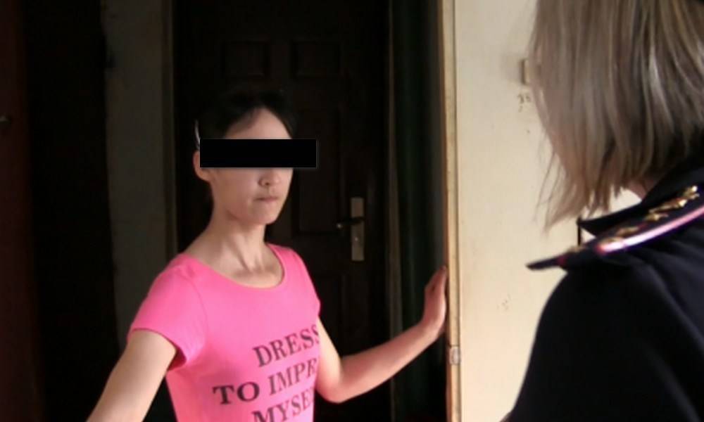 Мать убила двухлетнюю дочь из-за хлебных крошек - gubdaily.ru - Омская обл.