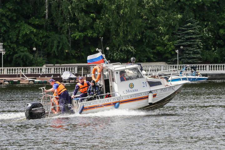 Спасатель рассказал, что делать, если во время купания свело ноги - vm.ru - Москва - Москва