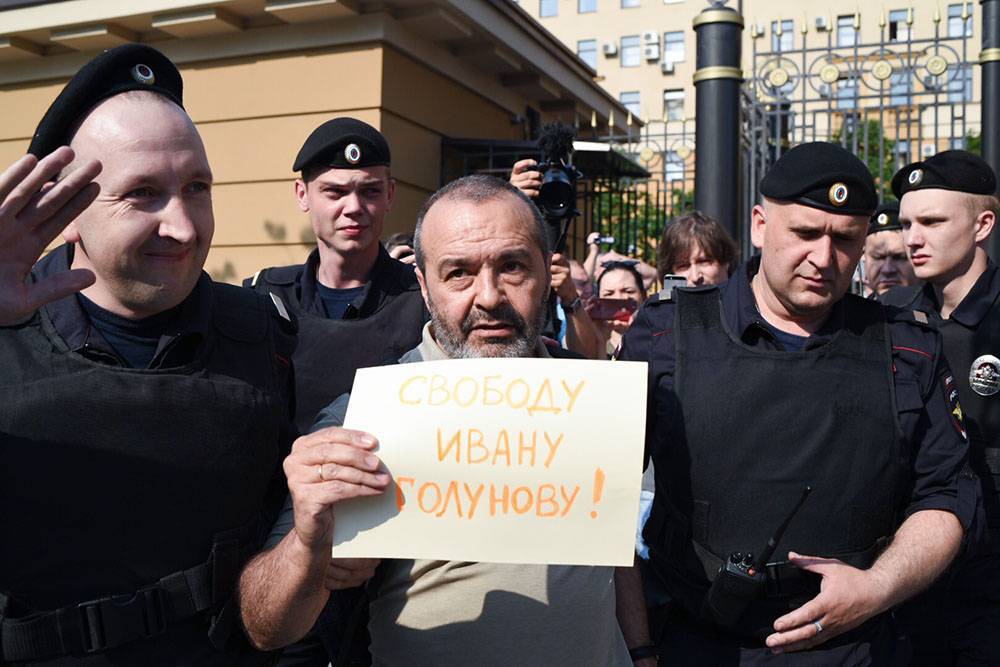 Илья Азар - Виктор Шендерович - На пикетах в поддержку Ивана Голунова начались задержания - rtvi.com