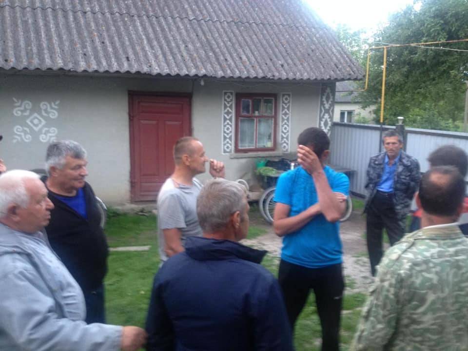 Сельские алкоголики ввязались в церковный раскол: священника УПЦ МП пытались выдворить из дома - news-front.info - Москва - Украина - Ровенская обл.