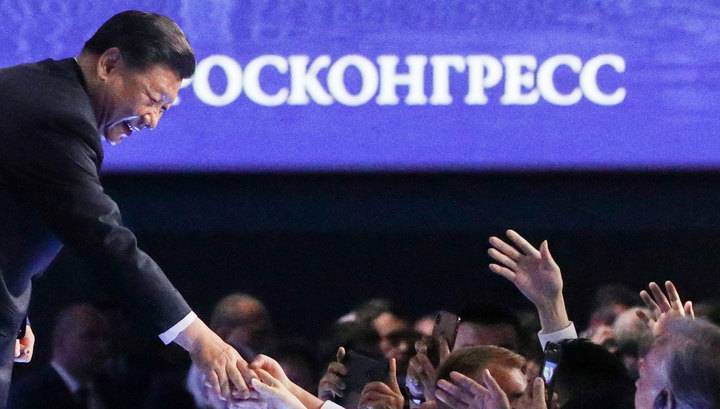 Си Цзиньпин - Сотрудники ФСО спасли Си Цзиньпина - vesti.ru - Китай