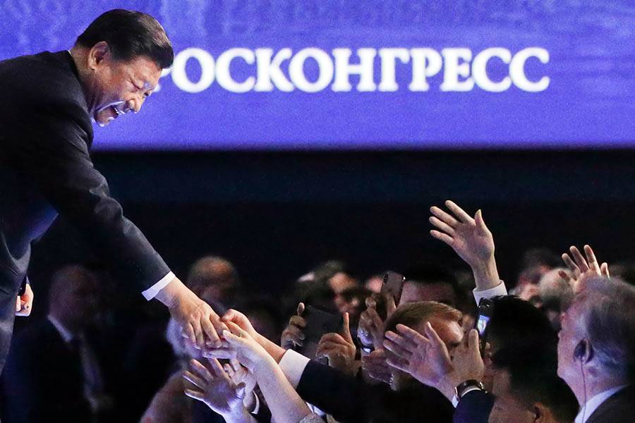 Владимир Путин - Си Цзиньпин - Чуть не упавший со сцены Си Цзиньпин попал на видео - tvc.ru - Россия - Китай - Санкт-Петербург