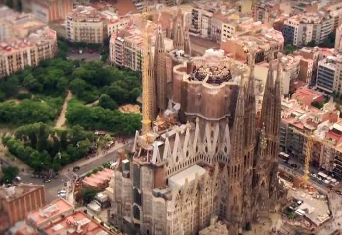 Власти Барселоны выдали разрешение на строительство собора спустя 137 лет - vm.ru - Строительство