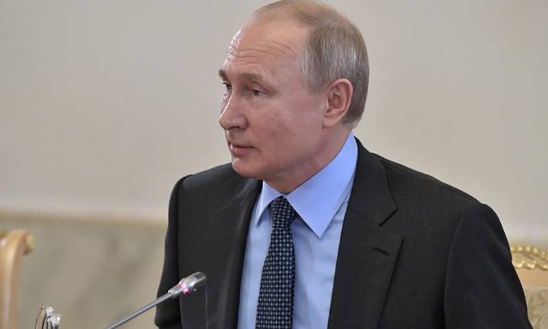 Владимир Зеленский - Владимир Путин - Путин о Зеленском: «Одно дело кого-то играть, а  другое дело - быть кем-то» - bloknot.ru - Россия - Украина - Зеленский
