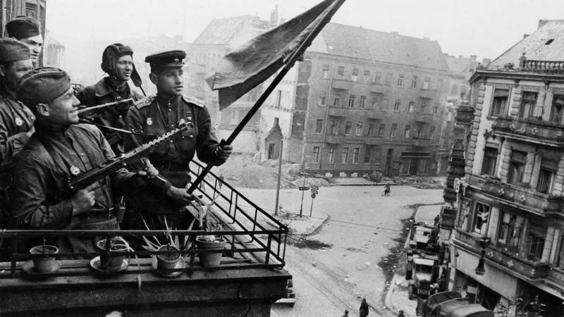 Ангела Меркель - Тереза Мэй - Эммануэль Макрон - По британской версии, фашистов разгромила Германия - bragazeta.ru - США - Англия - Германия - Франция