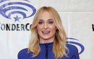 Софи Тернер - "Санса Старк" рассказала новые подробности о киноляпе с кофейным стаканом - korrespondent.net