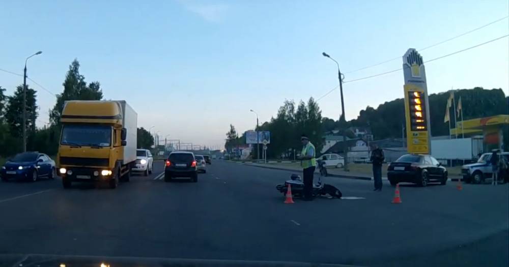 Видео с места мото-ДТП в Смоленске утекло в сеть - readovka.ru - Смоленская обл.
