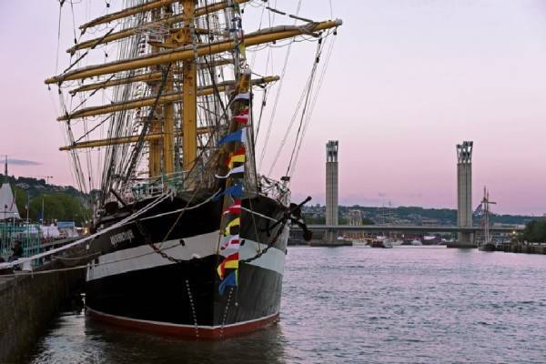 «Крузенштерн» принимает участие в морском фестивале «Руанская Армада» - newkaliningrad.ru
