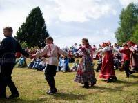Более 300 человек встали в хоровод на фольклорном празднике "Троицкие гуляния" - tvernews.ru - район Торжокский