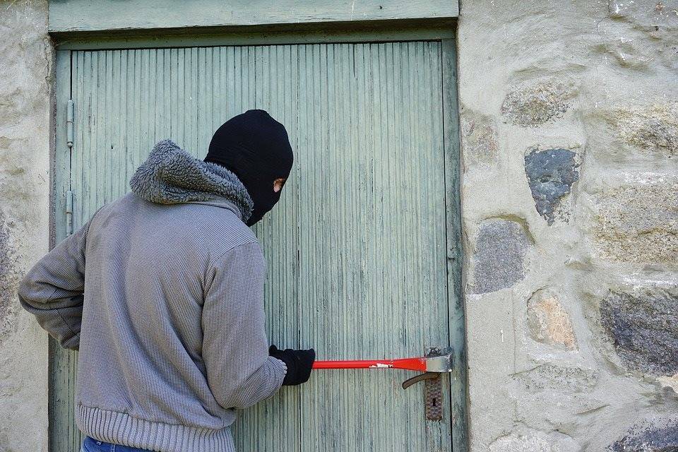 Сельчанин украл чайник, ковер и пылесос и спрятал у друга - ulpravda.ru - Россия - Ульяновская