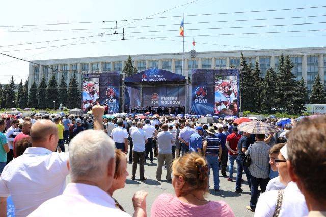 Игорь Додон - Павел Филип - Тысячи участников митинга в Кишиневе требуют отставки Додона - aif.ru - Молдавия - Кишинев