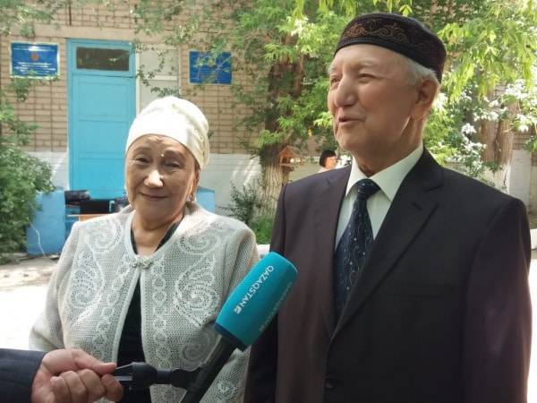 Бабушка и дедушка Димаша Кудайбергена проголосовали в Актобе (фото) - nur.kz - Казахстан - Актобе