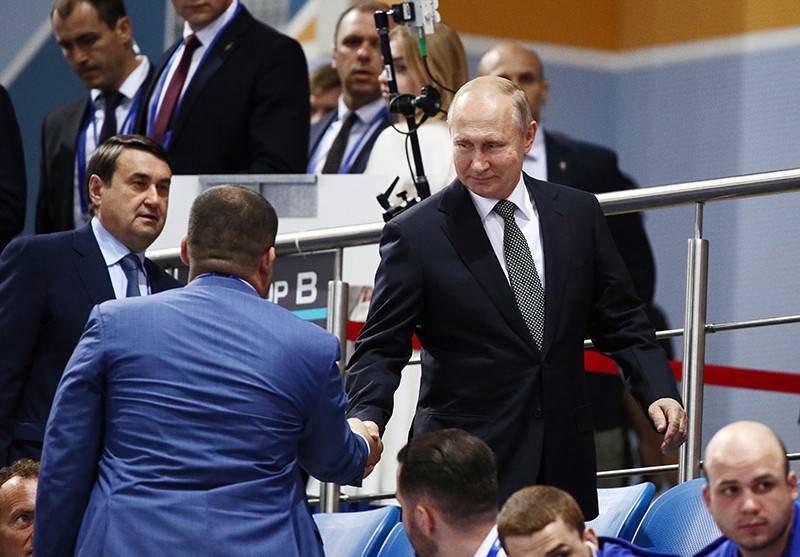 Владимир Путин - Александр Лукашенко - Эмомали Рахмон - Александр Хижняк - Муслим Гаджимагомедов - Путин встал во время исполнения украинского гимна в Минске - tvc.ru - Россия - Украина - Белоруссия - Таджикистан - Минск