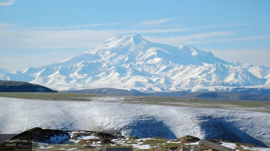 На высоте более 5 км на Эльбрусе застряли 10 альпинистов, 1 из них не может идти - newinform.com - Россия - Ирландия