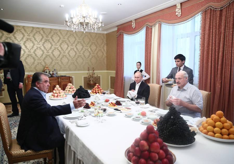 Владимир Путин - Александр Лукашенко - Эмомали Рахмон - Армен Саркисян - Томас Бах - Путин присутствует на закрытии Европейских игр в Минске - m24.ru - Россия - Минск
