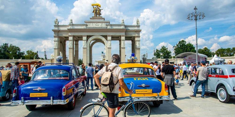 Максим Ликсутов - Ретроавтомобили и мотофристайл. Как пройдет День московского транспорта - m24.ru - Москва - Россия
