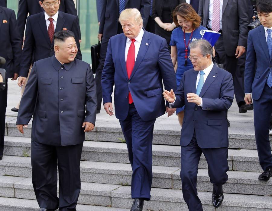 Дональд Трамп - Ким Ченын - Стефани Гришэм - Пресс-секретарь Белого дома травмировалась в давке на встрече глав США и КНДР - m24.ru - США - КНДР - Корея