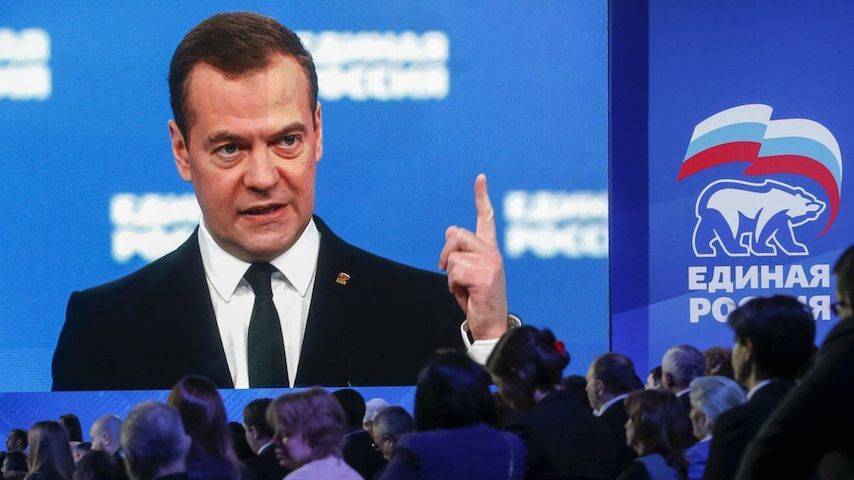 Дмитрий Медведев - «Нaбор сервисов»: Медведев готовит «Единую Россию» к обновлению - bloknot.ru - Россия