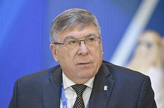 Денис Четырбок - Валерий Рязанский - Рязанский рассказал, что мешает запретить рекламу лекарств на ТВ - pnp.ru - Санкт-Петербург