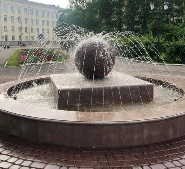 В столице начали отладку фонтанов в сквере за Стефановской площадью - bnkomi.ru - Сыктывкар