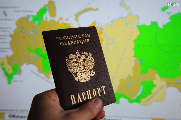 Максим Акимов - Максим Акимов: Электронные паспорта могут появиться в РФ с 2022 года - vm.ru - Россия