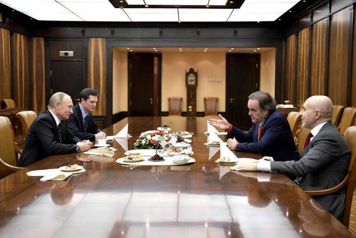 Владимир Путин - Петр Порошенко - Оливер Стоун - Оливер Стоун взял интервью у Путина для фильма о кризисе на Украине - vm.ru - Россия - США - Украина - Италия - Одесса - Мариуполь
