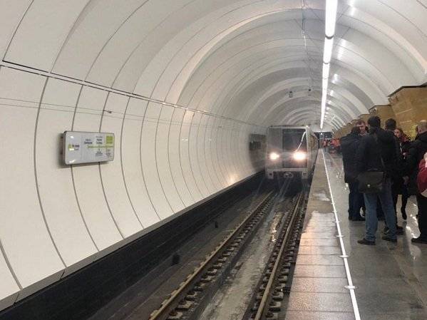 Девять станций «красной» ветки метро Москвы закрываются на неделю - polit.ru - Москва - Строительство