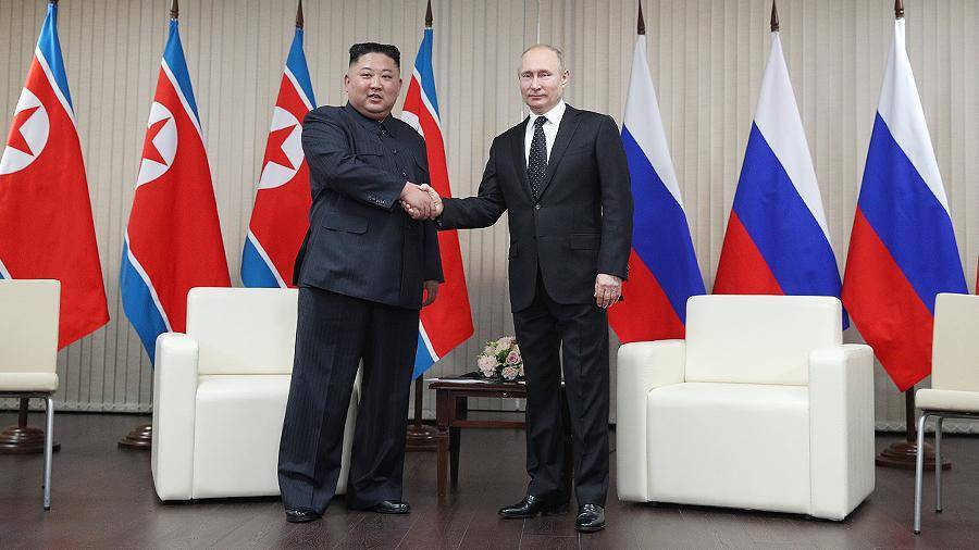 Владимир Путин - Ким Ченын - Марки в честь встречи Путина и Ким Чен Ына выпустили в КНДР - iz.ru - Россия - США - КНДР - Пхеньян - Владивосток