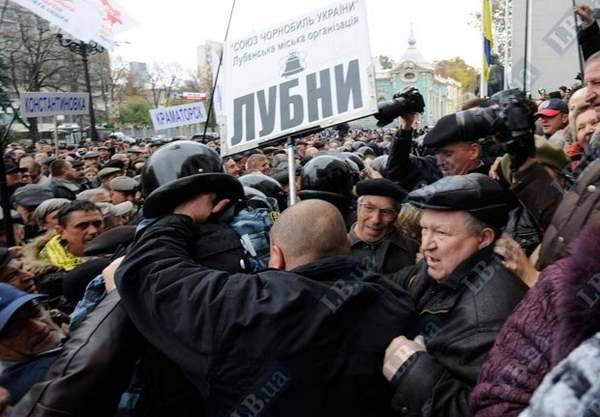 Владимир Литвин - Поход «чернобыльцев» в Раду: не по тому адресу, не с теми вилами... - argumentua.com - Киев