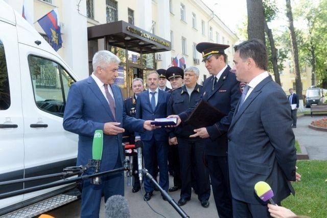 Владимир Колокольцев - Андрей Воробьев - Колокольцев посетил отдел по вопросам миграции в Люберецком - aif.ru - Россия - Московская обл.