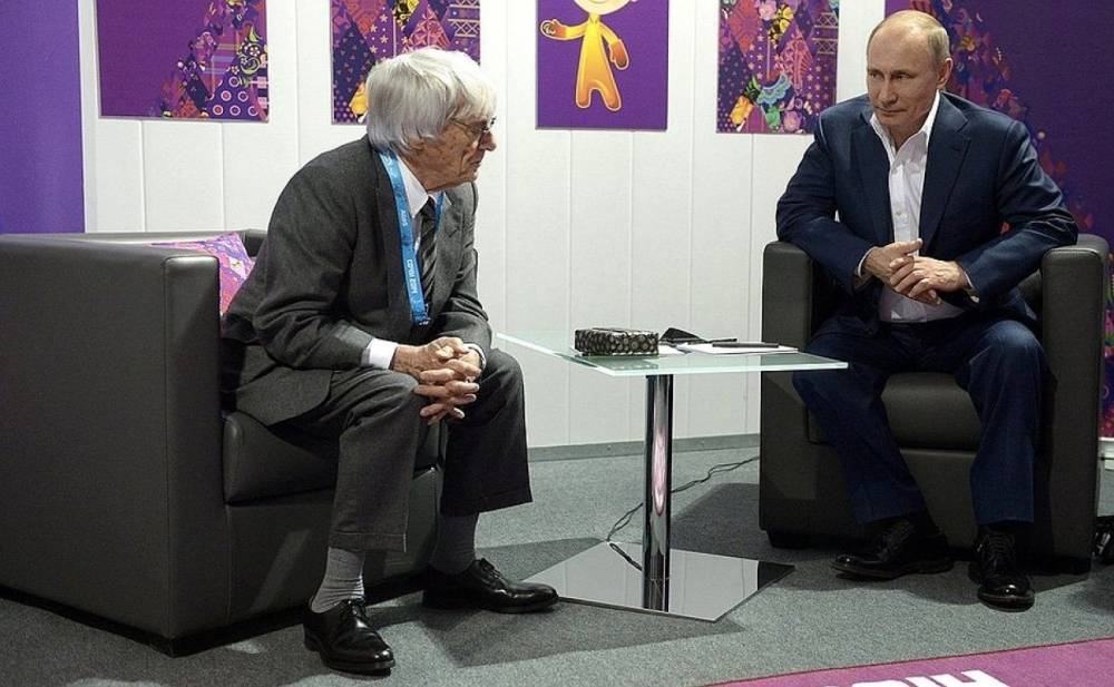 Владимир Путин - Оливер Стоун - Путин заявил, что считает русских и украинцев одной нацией - riafan.ru - Москва - Россия - Украина - Польша