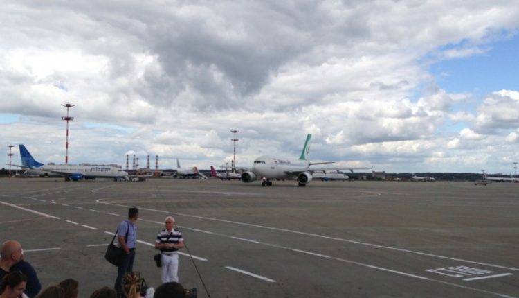 Самолет Батуми – Череповец аварийно сел в Воронеже из-за поломки двигателя - newtvnews.ru - Воронеж - Челябинск - Череповец