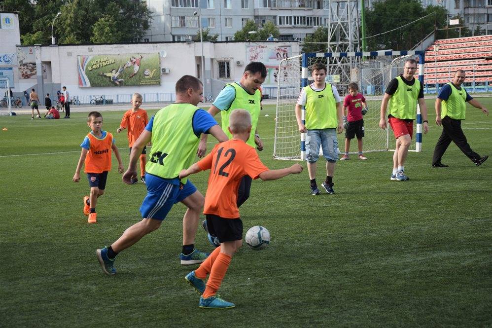 Семейный футбольный матч состоялся в Ульяновске - ulpravda.ru - Ульяновск
