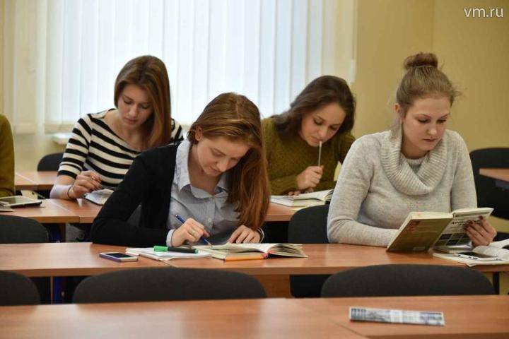 Российские студенты смогут официально работать в школах - vm.ru - Россия