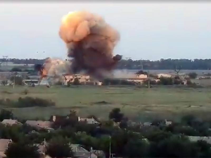 Владимир Зеленский - Видео обстрела ВСУ в Донбассе появилось в Сети - news.ru - Украина - Донбасс