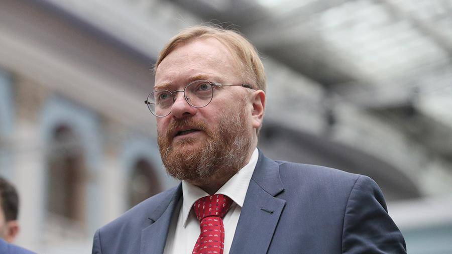 Виталий Милонов - Милонову посоветовали внимательнее относиться к обязанностям депутата - iz.ru - Россия