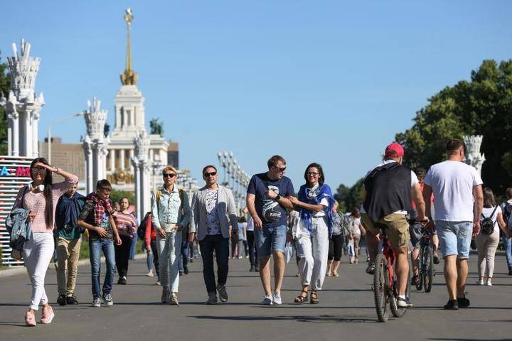 Синоптики рассказали о том, какой погоды ожидать россиянам в августе - vm.ru - Москва - Россия - Красноярский край - Иркутская обл. - Крым - Севастополь - Амурская обл. - Хабаровский край - респ. Саха - Казань - респ.Бурятия - респ.Тыва - Магаданская обл. - окр.Приволжский - Мурманская обл. - Магадан - Чукотка