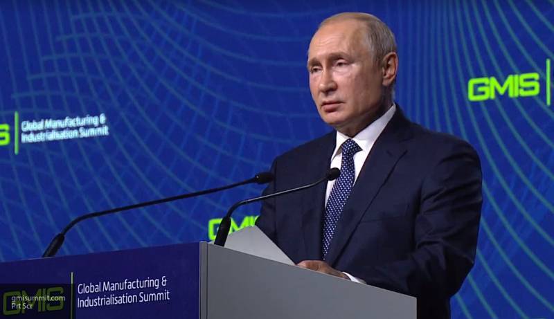 Владимир Путин - Путин назвал приоритетом властей улучшение уровня жизни людей - nation-news.ru - Россия - Екатеринбург - Уральск