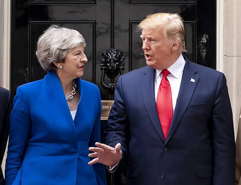 Дональд Трамп - Хасан Роухани - Тереза Мэй - Джереми Хант - Ким Дэррок - Мэй защитила британского посла от нападок Трампа - tvc.ru - США - Вашингтон - Англия - Лондон - Иран