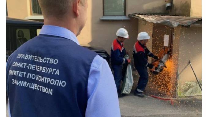 Свингеры с Таллинской вернули ККИ затопленное помещение - piter.tv - Санкт-Петербург