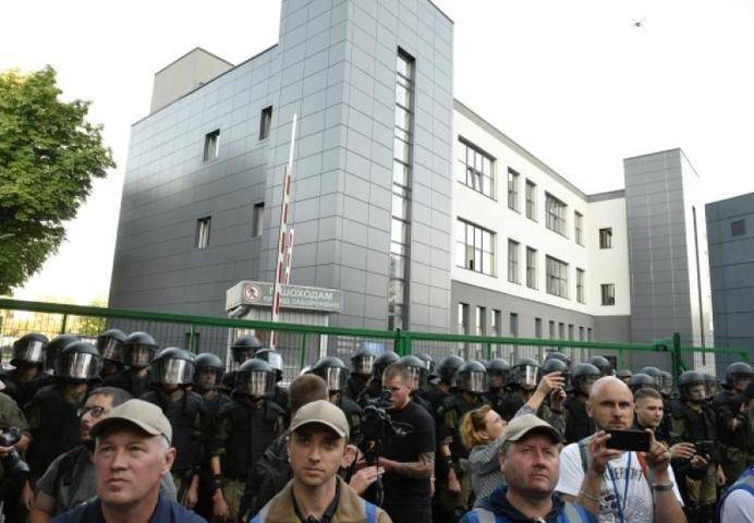 Канал NewsOne расценил акцию радикалов как попытку запугать журналистов - vm.ru - Россия - Украина - Киев