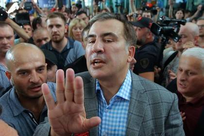 Михаил Саакашвили - Геннадий Труханов - Саакашвили подрался с оппонентами и сломал руку пенсионерке - lenta.ru - Одесса - Одесская обл.
