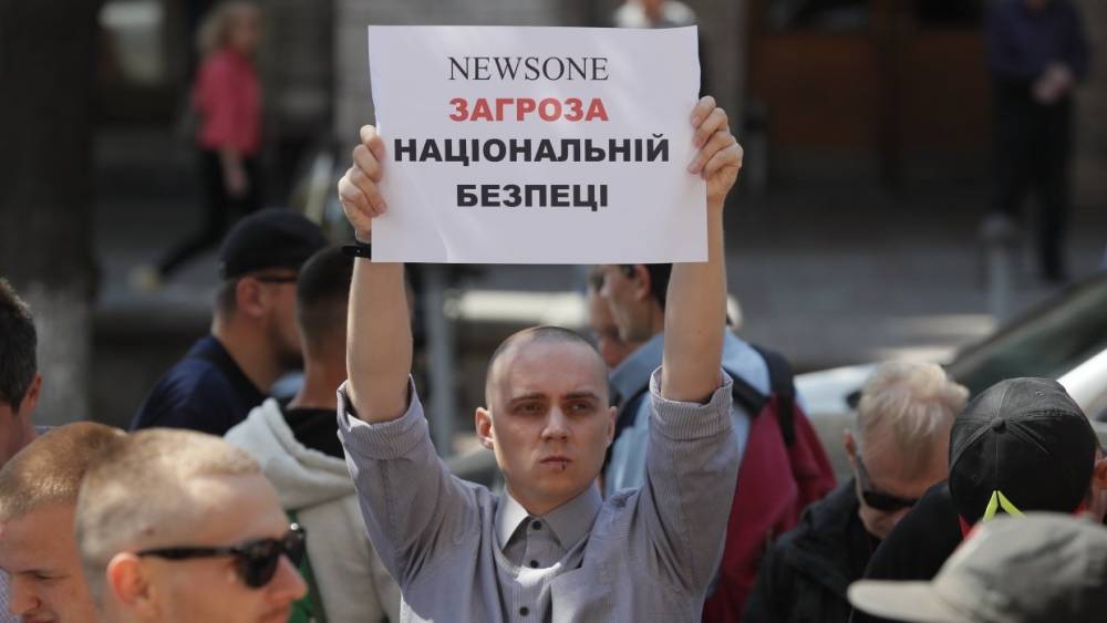 Юрий Луценко - Срыв телемоста Киева с Москвой в Раде назвали политическим террором - riafan.ru - Москва - Россия - Украина - Киев