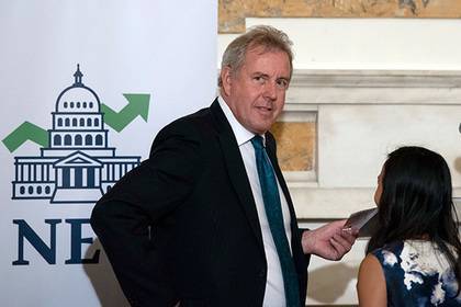 Дональд Трамп - Тереза Мэй - Ким Дэррок - Оскорбивший Трампа посол уволился - lenta.ru - США - Англия - Лондон