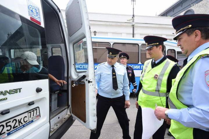 Более трех тысяч автобусов и такси отправили на штрафстоянки в Москве за полгода - vm.ru - Москва