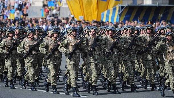 Владимир Зеленский - Петр Порошенко - Леонид Кравчук - День независимости будет без военного парада. Сэкономленные деньги Зеленский раздаст военным - politnavigator.net - Украина