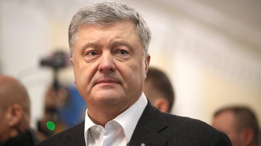 Владимир Зеленский - Петр Порошенко - Порошенко осудил решение Зеленского отменить военный парад - iz.ru - Украина