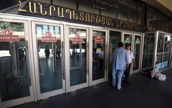 "Руками открывали двери": ситуация на станции метро "Площадь Республики" - видео - ru.armeniasputnik.am - Армения - Ереван