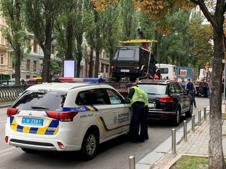 Виталий Кличко - В Киеве массово эвакуируют авто, припаркованные в запрещенных местах (Фото) - abcnews.com.ua - Киев
